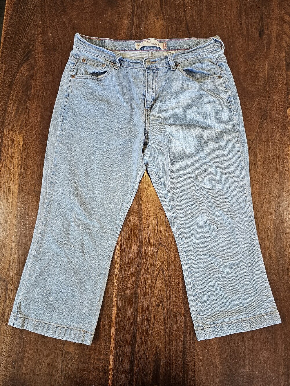 Levi's Nouveau Womens Capris Light Wash Size 12